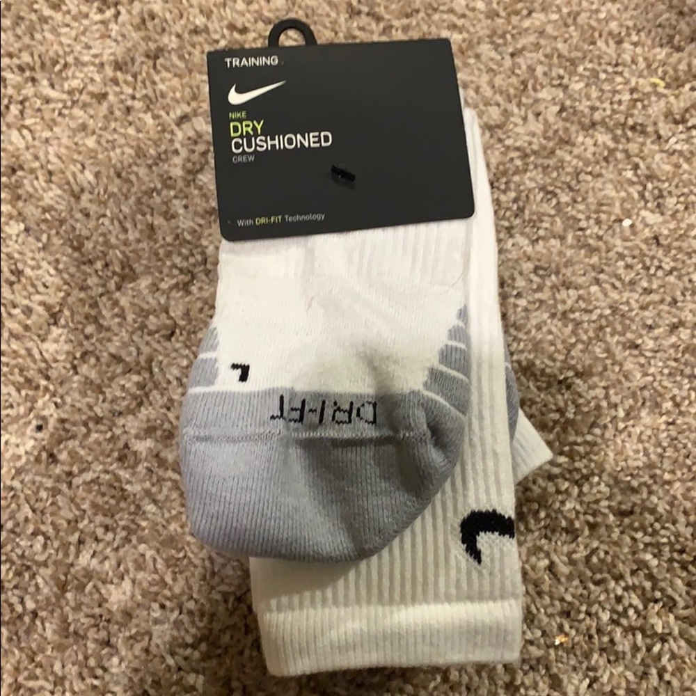 nike dry cushioned socks